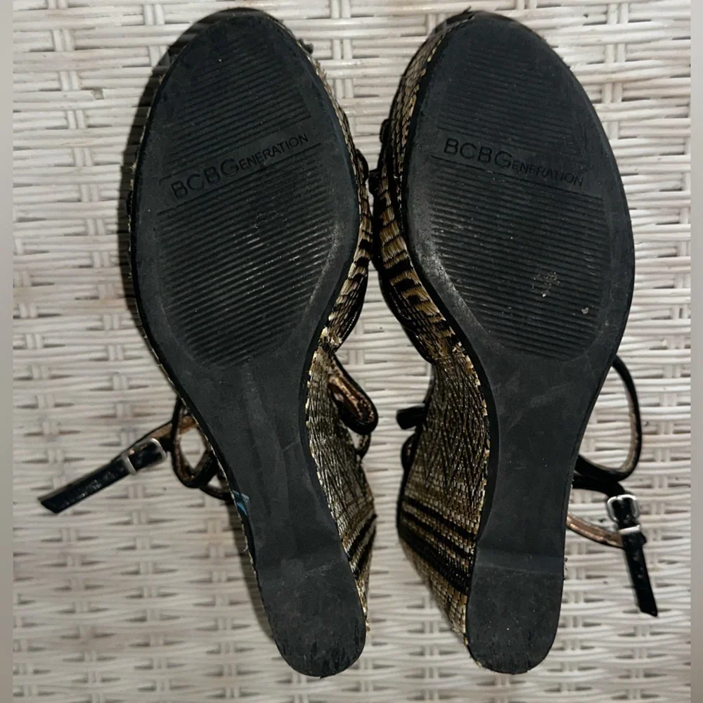 UEC BCBG HOSANNA Black and Tan Platform Wedge Sandals 6.5